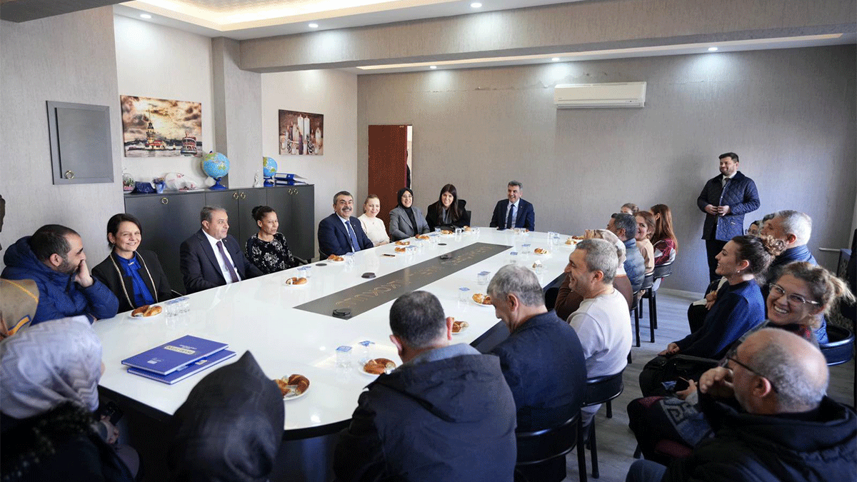 Bakan Tekin’den Şanlıurfa’da çat kapı ziyaret!