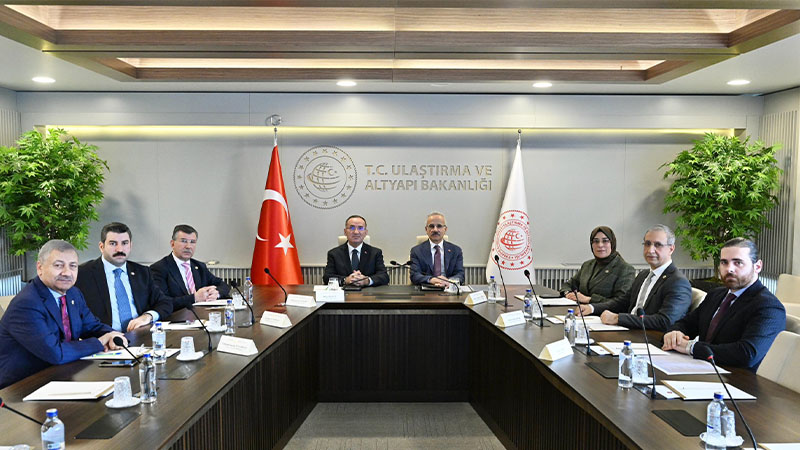 Şanlıurfa’nın ulaşım projeleri masada! Vekil Bozdağ'dan Ulaştırma Bakanı’na Şanlıurfa raporu