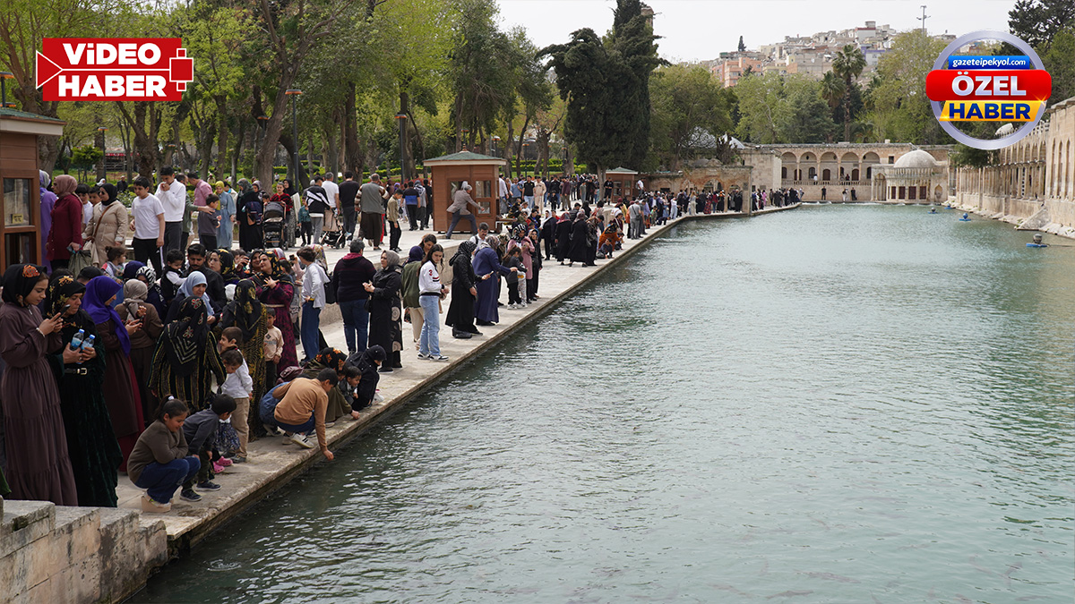 Balıklıgöl'de cuma bereketi! Hem dua hem huzur molası