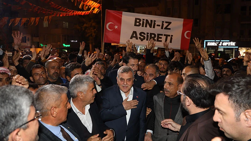 Bini İz aşireti Beyazgül'e destek verdi: “Bazılarının umutla beklediği tren istasyonundan vapur geçmez”