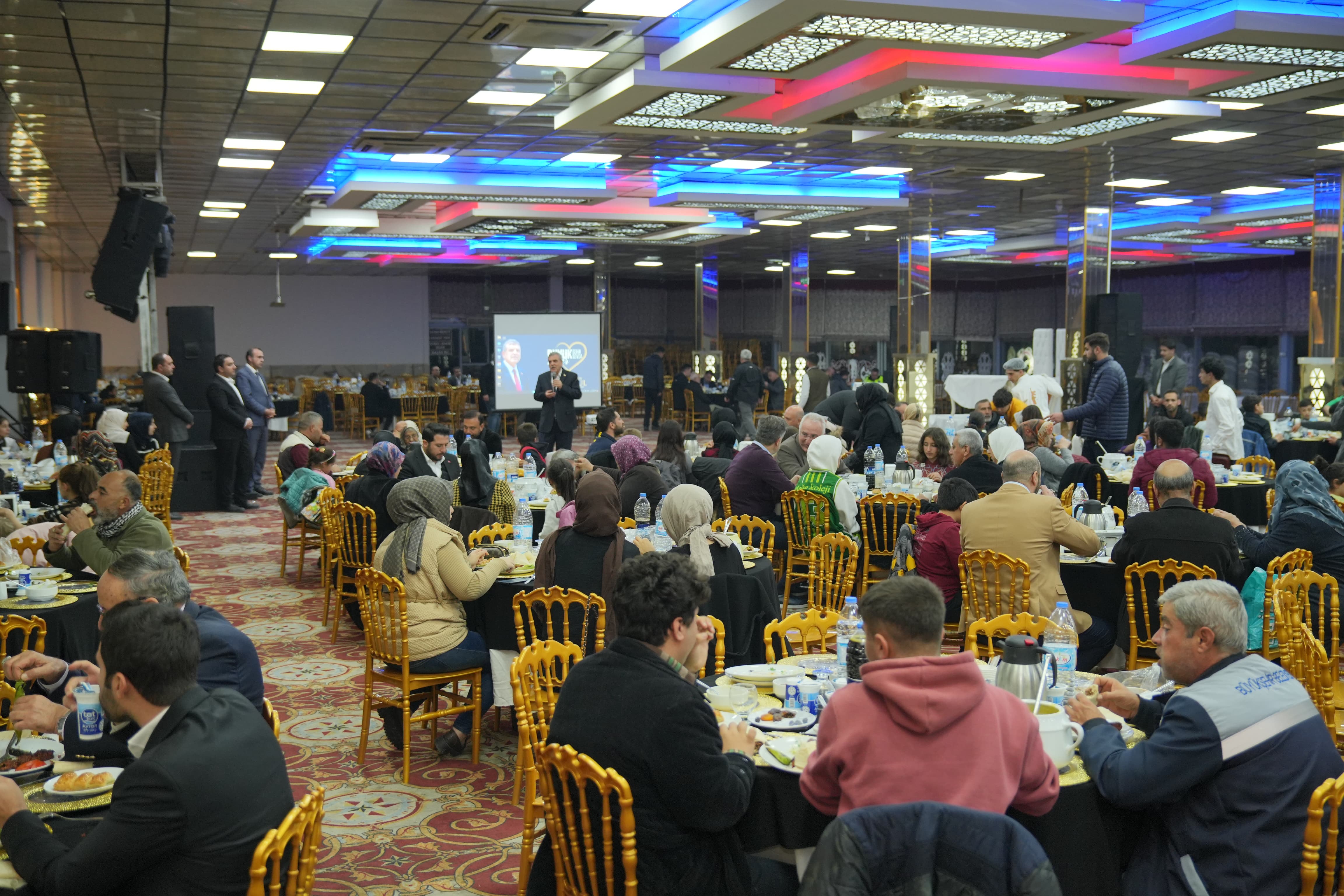 Şanlıurfa'da depremzedelerle ilk iftar: Birlik ve beraberlik mesajı
