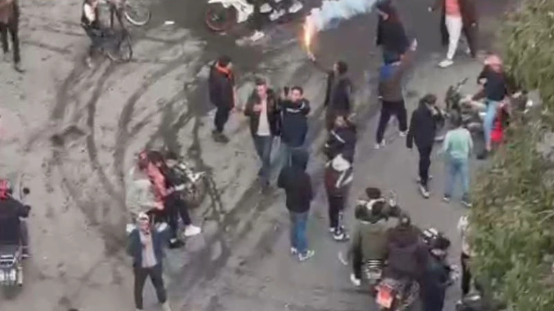 Şanlıurfa’daki kutlamalarda silahın ardından şimdi de havai fişek atıldı