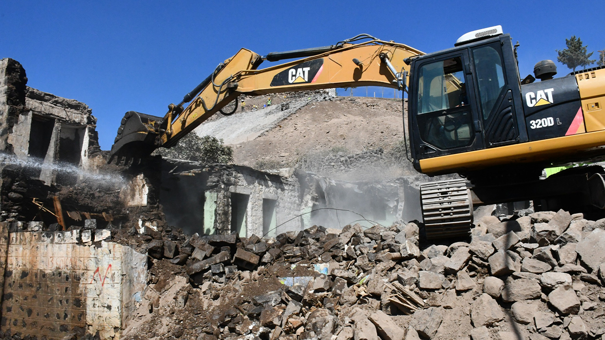 Şanlıurfa'daki tarihi kalede restorasyon çalışmaları sürüyor