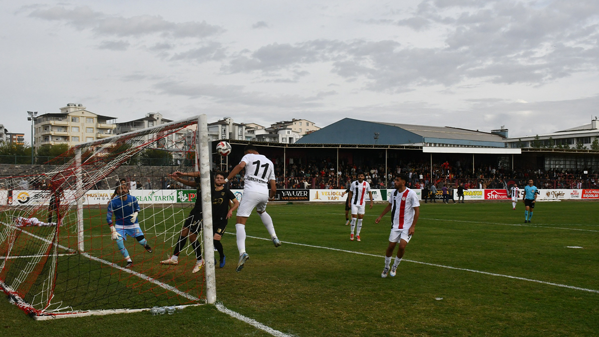 Siverek Belediyespor doldu dizgin: Kayıpsız devam ediyor