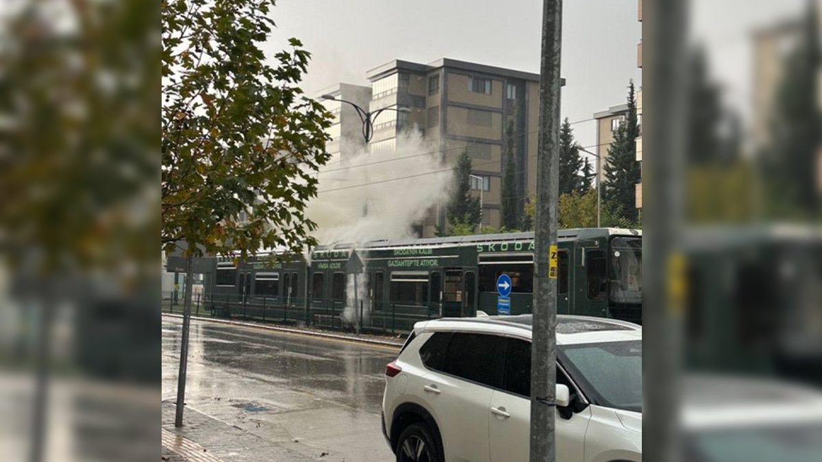 Şanlıurfa’nın komşusunda faciadan dönüldü! Tramvaya yıldırım isabet etti