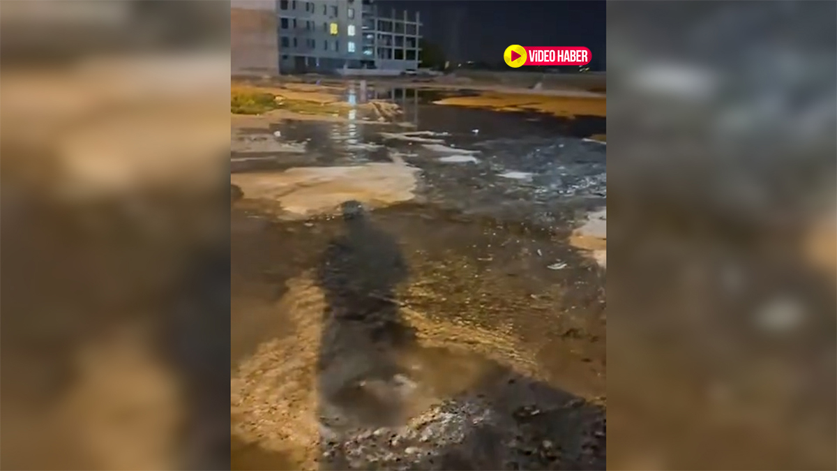 Şanlıurfa'nın ilçesi su altında kaldı: Yollar göle döndü