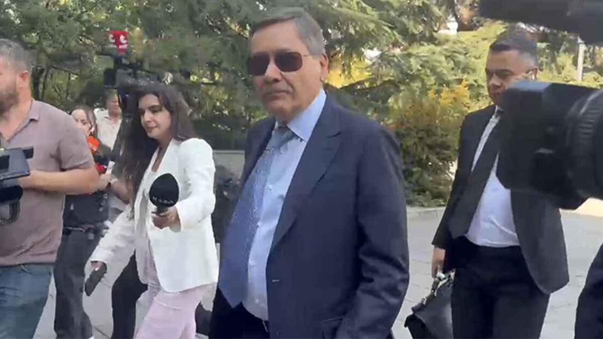 Şanlıurfalı eski başkan Gökçek, ifade vermek için adliyede!