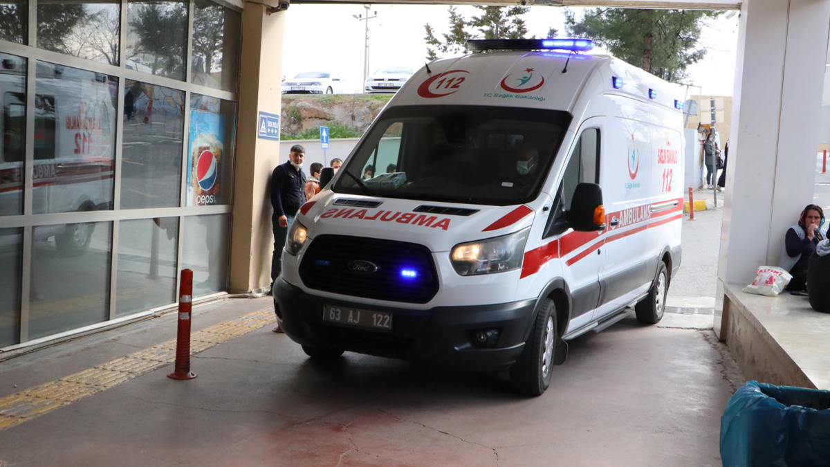 Şanlıurfa'da motosiklet yayaya çarptı: Yaralılar var...