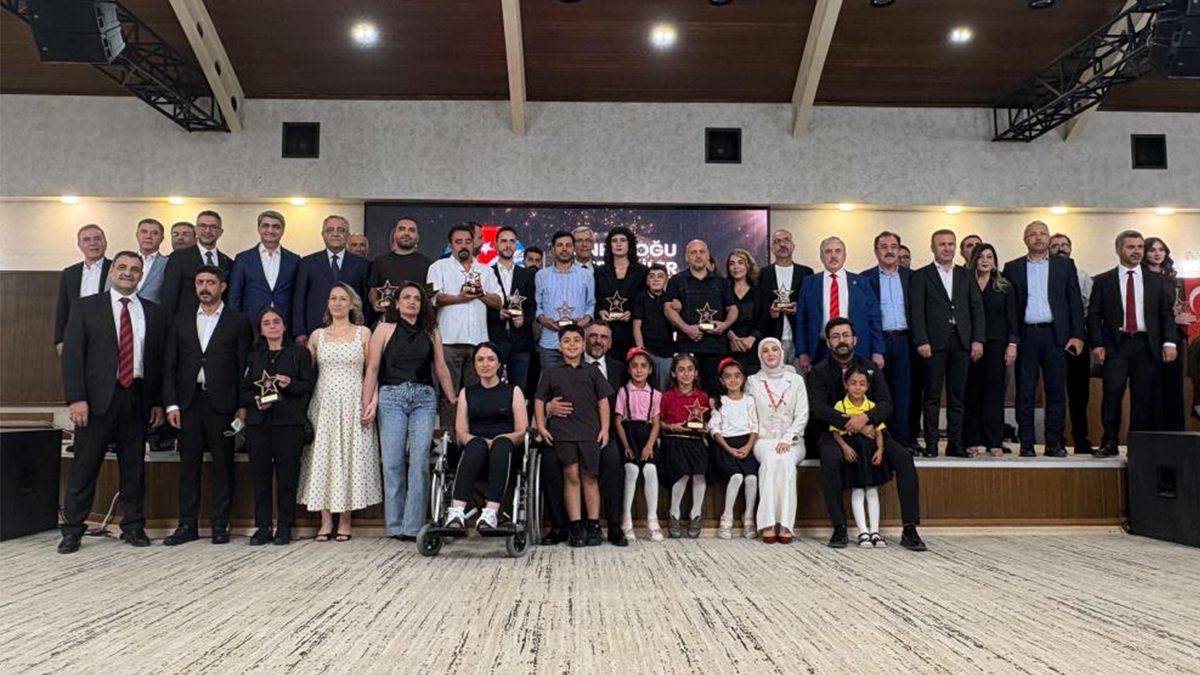 Şanlıurfa'da minik gazetecilere özel ödül