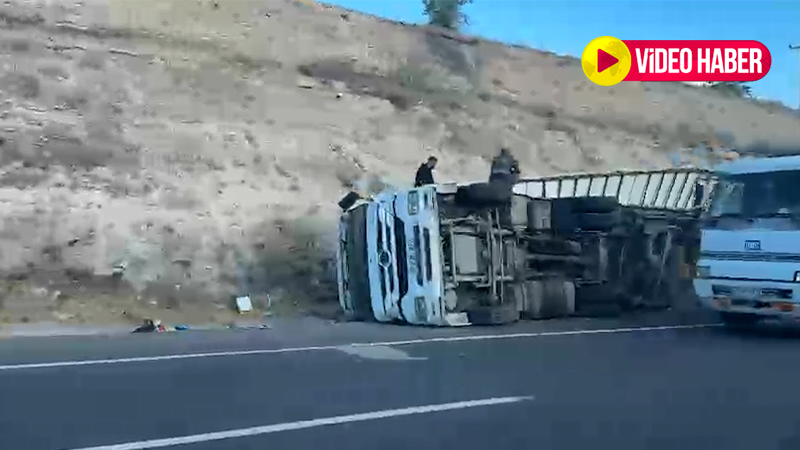 Şanlıurfa'da tır şarampole devrildi
