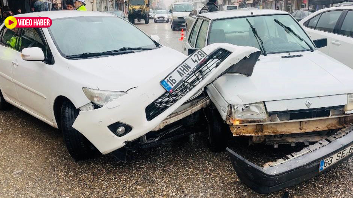 Şanlıurfa'da 2 otomobil çarpıştı