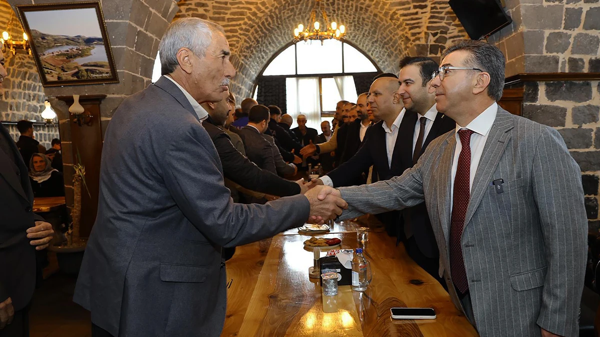 Başkan Bucak vatandaşlarla bayramlaştı