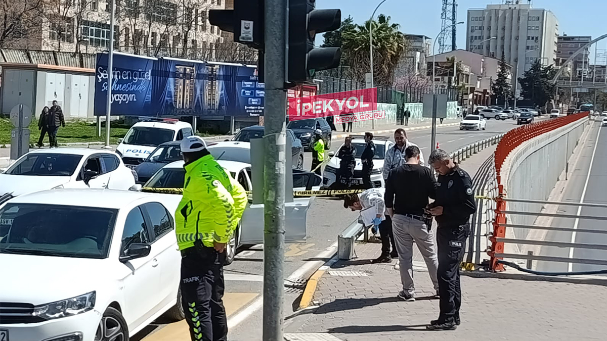 Şanlıurfa'da seyir halindeki otomobil kurşunlandı...