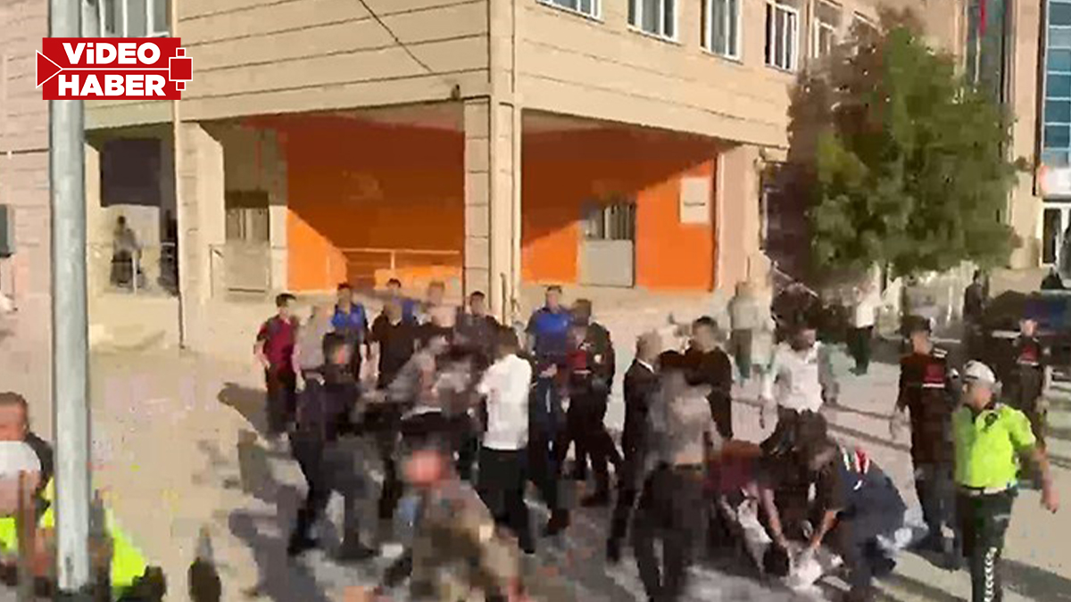 Manisa’da okul önündeki silahlı saldırı sonrası veliler okula akın etti: Arbede yaşandı