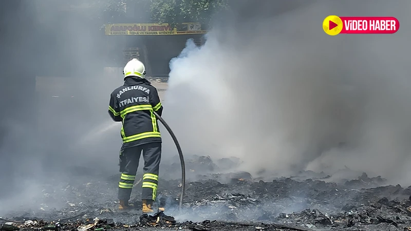 Şanlıurfa’da atıklar alev aldı: Mahallede korku dolu anlar!
