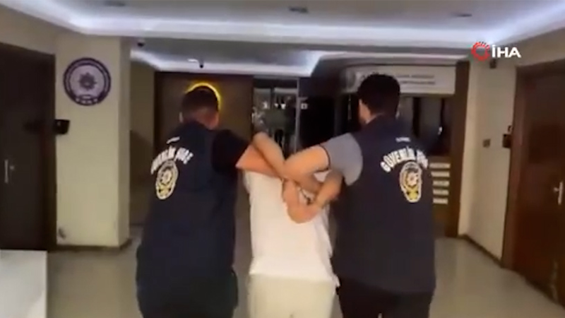 21 yaşındaki genç Cumhurbaşkanına hakaretten gözaltına alındı!
