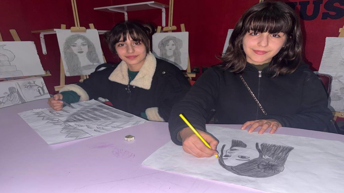 Şanlıurfa'da engel tanımayan ikizlerin resim aşkı!