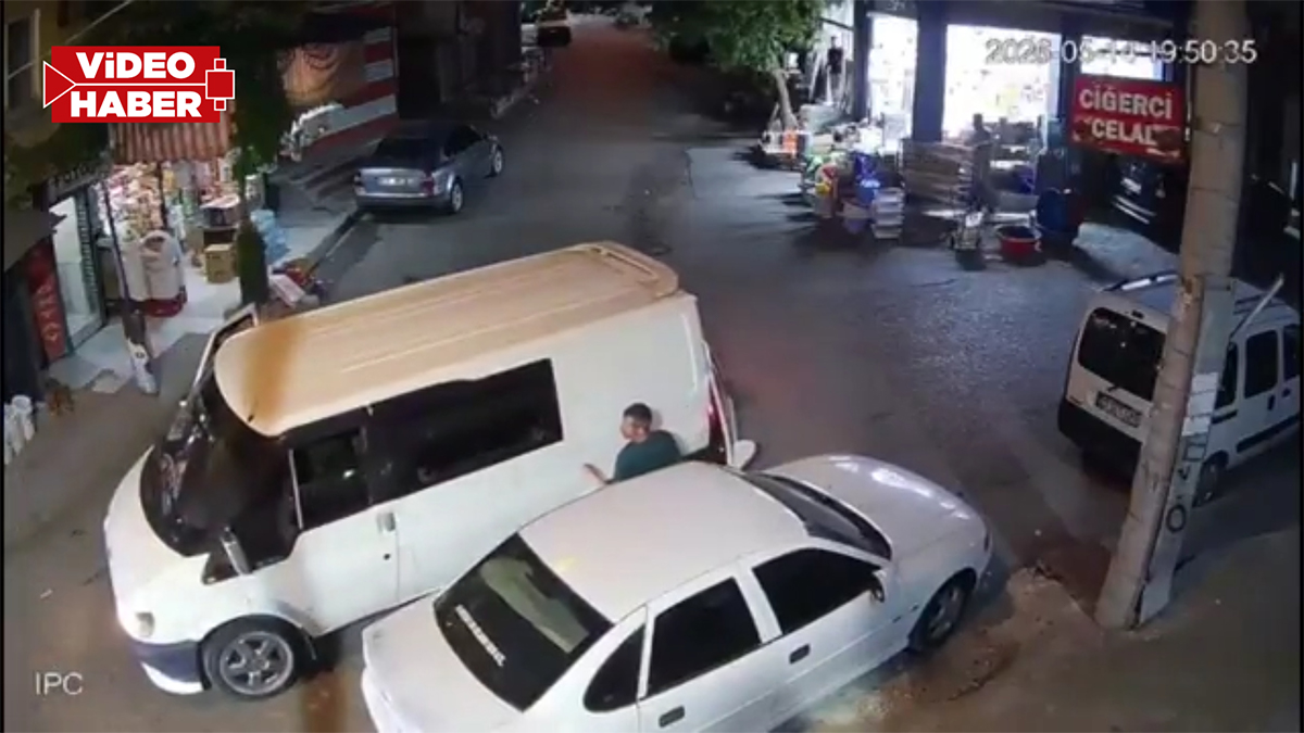 Şanlıurfa’da geri manevra yapan minibüs az kalsın facia yaşatıyordu