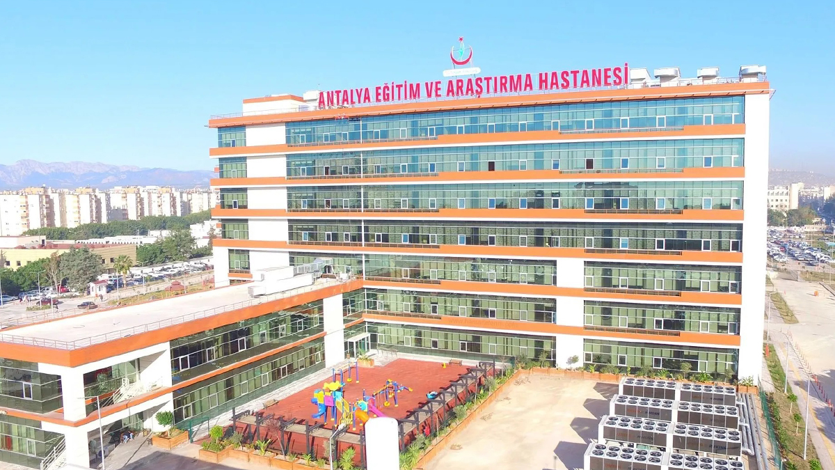 Antalya’da feci kaza: Şanlıurfalı genç ağır yaralandı