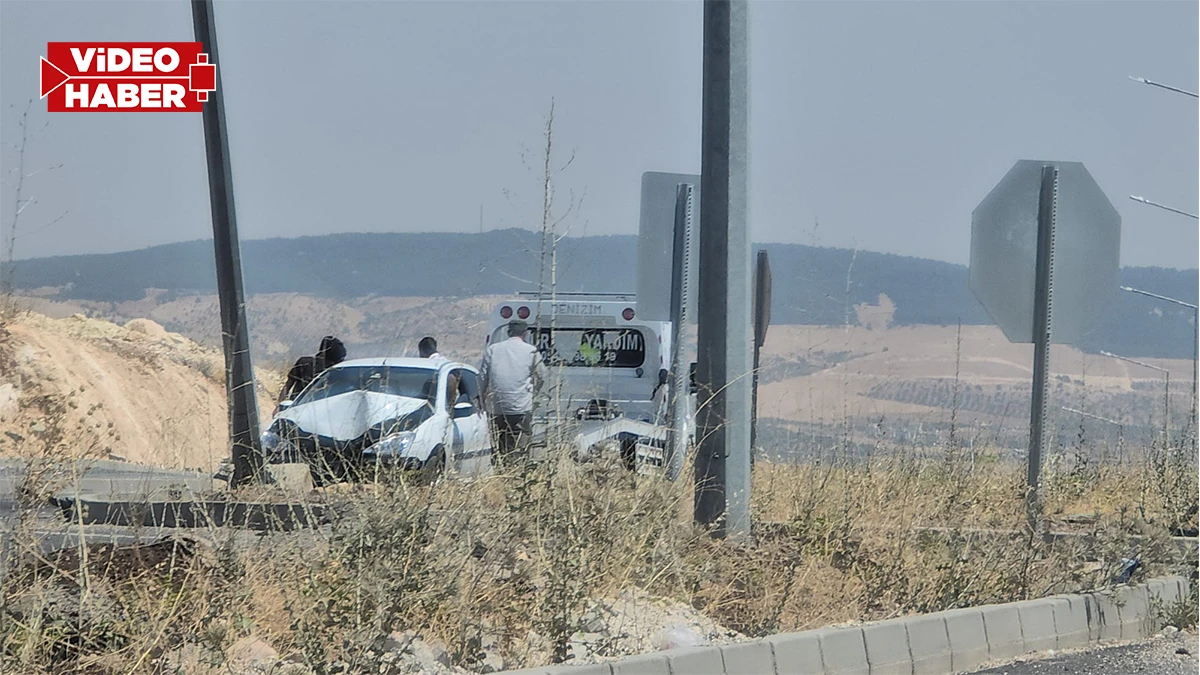 Şanlıurfa'da korkutan kaza: Otomobil refüje çarptı