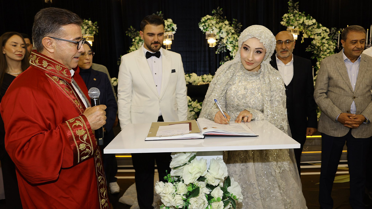 Şanlıurfalı başkanın oğluna görkemli düğün! Nikah şahidi Vali Şıldak oldu