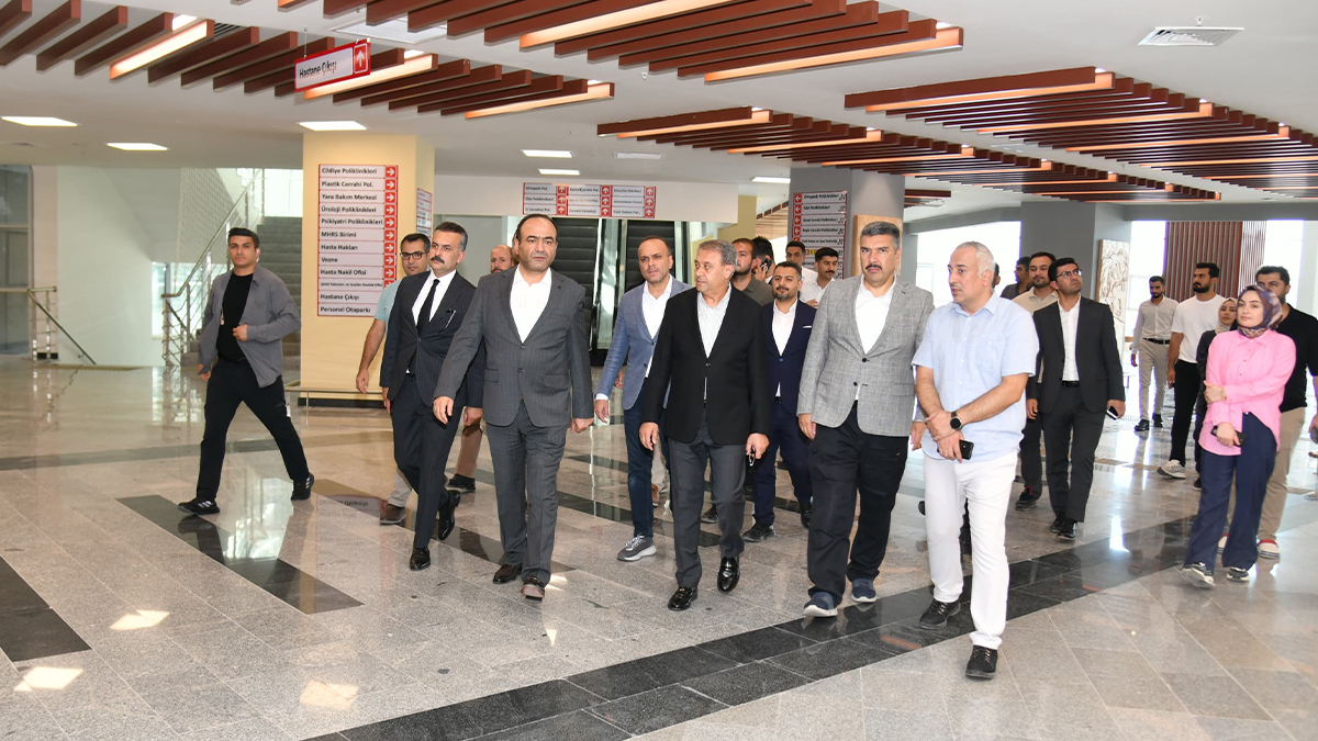 Vali Şıldak Şehir Hastanesi çevresindeki ulaşım çalışmalarını inceledi