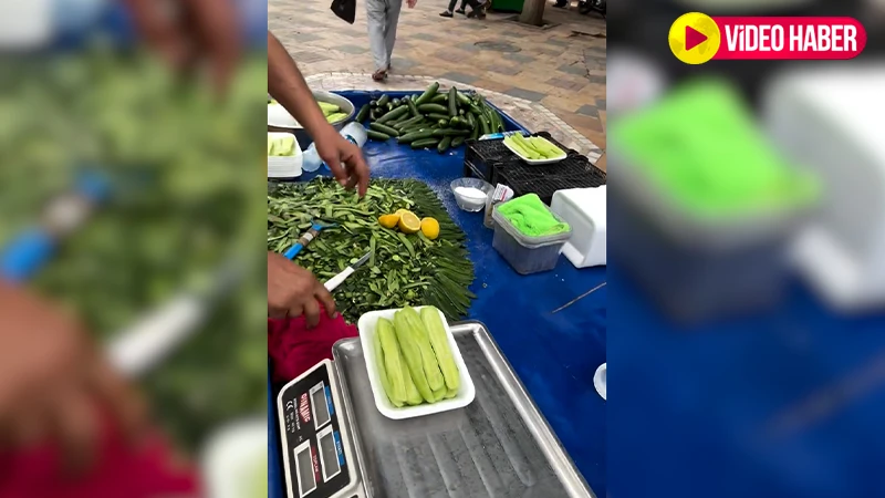 Şanlıurfa sıcaklarının habercisi: Buzda soyulmuş hıyar