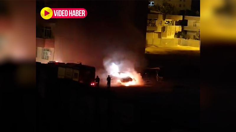 Şanlıurfa'da park halindeki araç alev topuna döndü!