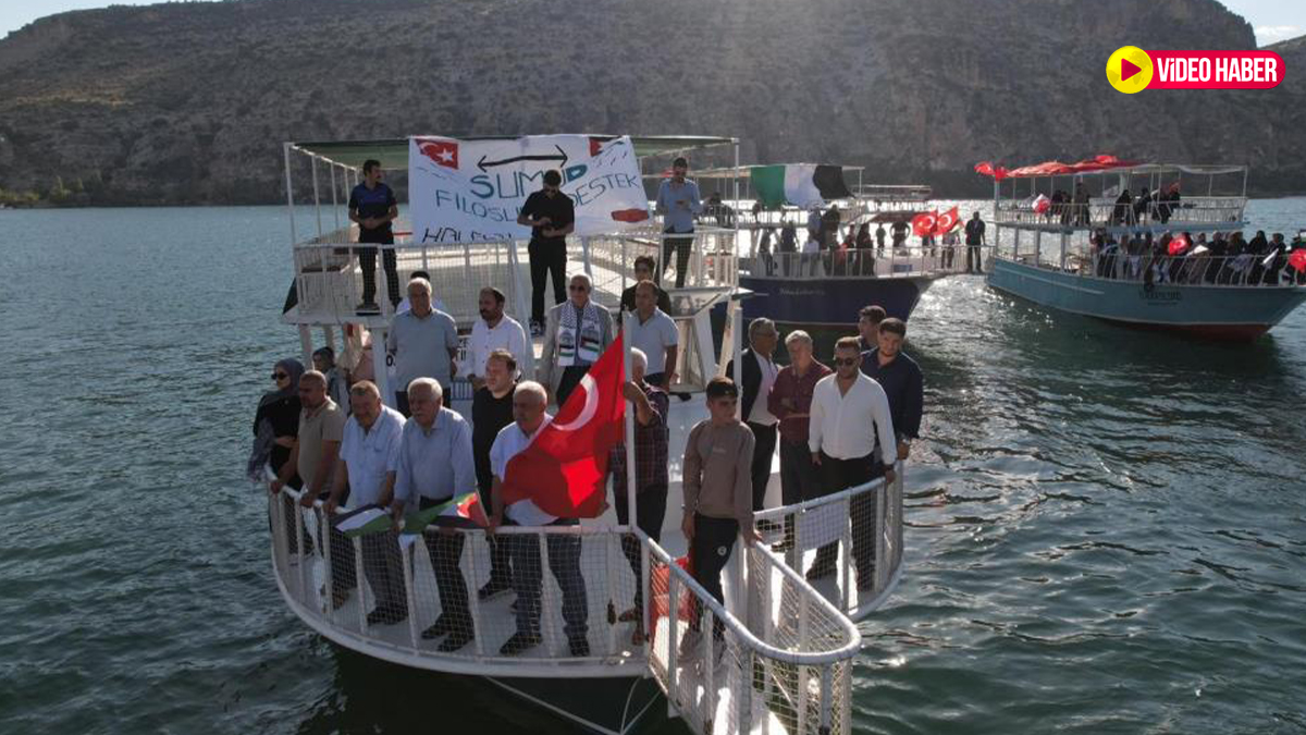 Şanlıurfa'da onlarca tekne barış ve dayanışma için Fırat’ta buluştu