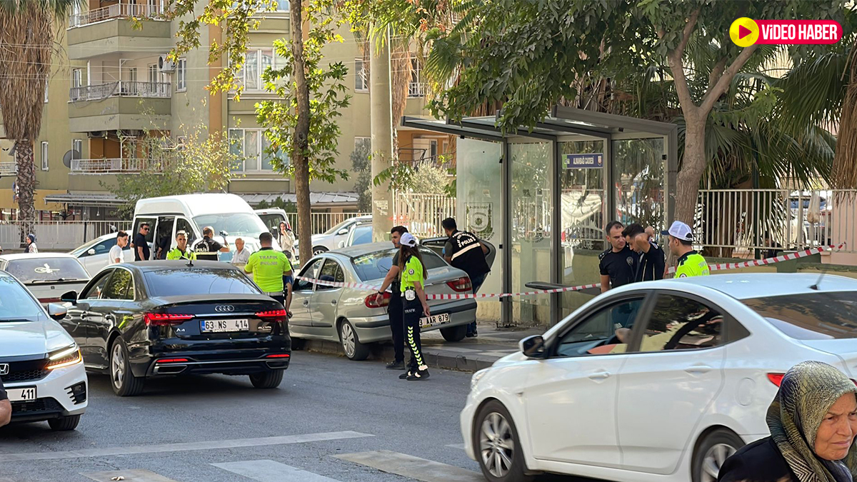 Şanlıurfa'da otomobil durağa daldı: Ölü ve yaralılar var