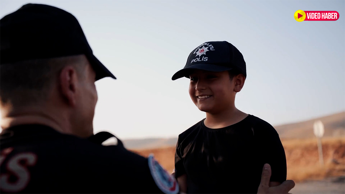 Şanlıurfa’da bir çoçuğun hayali daha gerçek oldu: Bisikletini motor, şapkasını kask yaptı