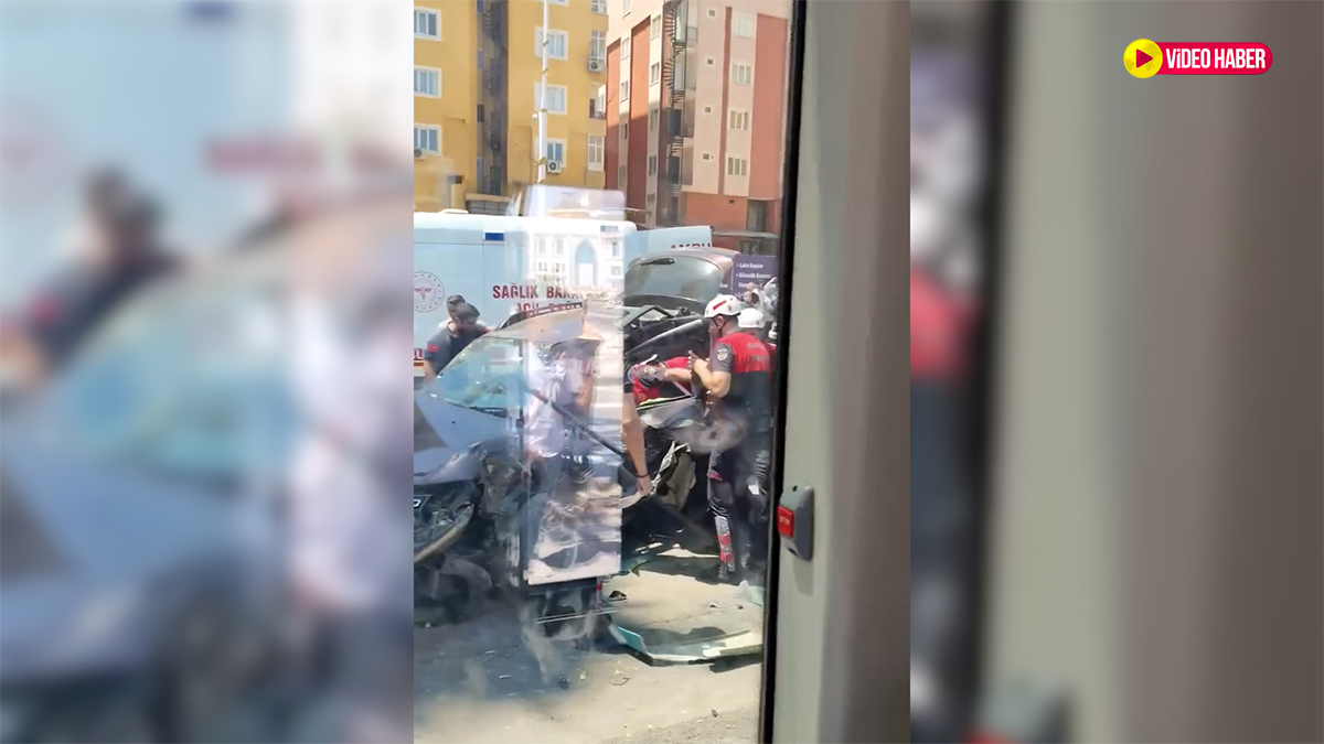 Şanlıurfa’da otomobil refüje çarptı! Yaralı var