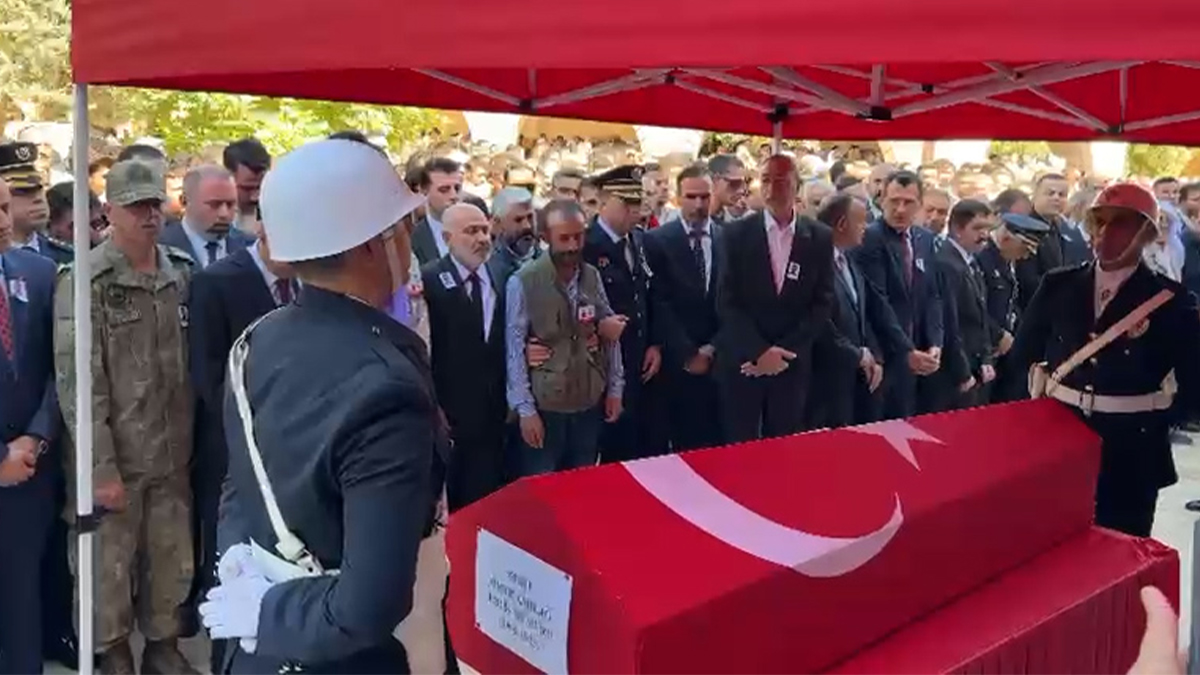 Şanlıurfalı şehit polise memeleketinde hüzünlü veda: Son yolculuğuna uğurlandı