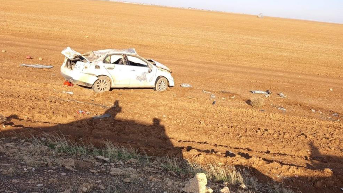 Şanlıurfa'da otomobil tarlaya devrildi: Yaralı var