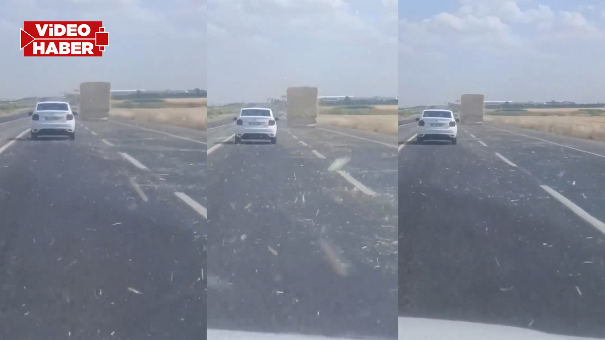 Şanlıurfa'da kazaya davet çıkaran anlar: Saman yüklü tır tehlike saçtı