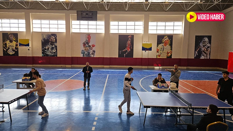 Şanlıurfa’da öğrenciler ile öğretmenler kıyasıya yarıştı