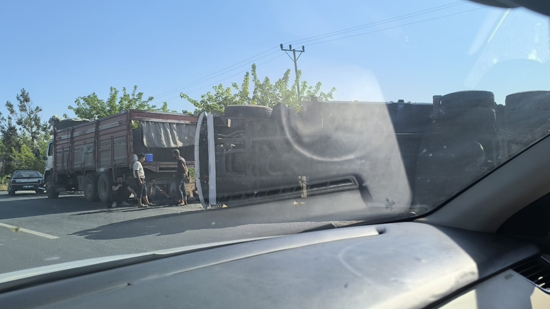 Şanlıurfa'da kontrolden çıkan kamyon devrildi