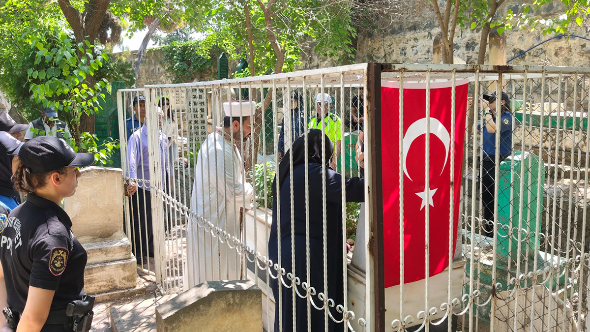 Şanlıurfa'da şehit polis memuru için anlamlı tören: Kabri başında anıldı