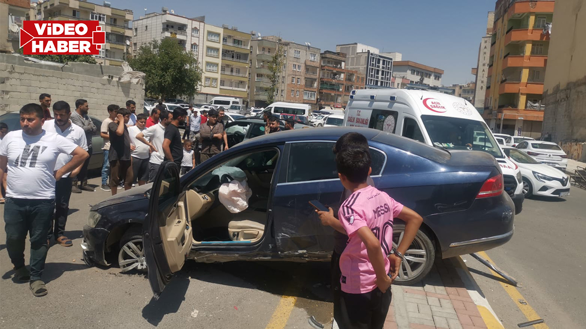 Şanlıurfa'da korkunç kaza: Otomobil refüje çarpıp karşı şeride savruldu