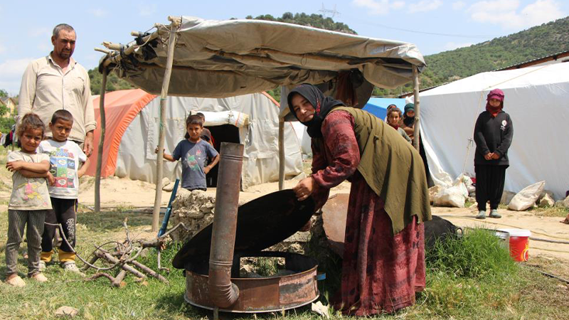 Şanlıurfalı tarım işçisi annenin isteği yürekleri burktu
