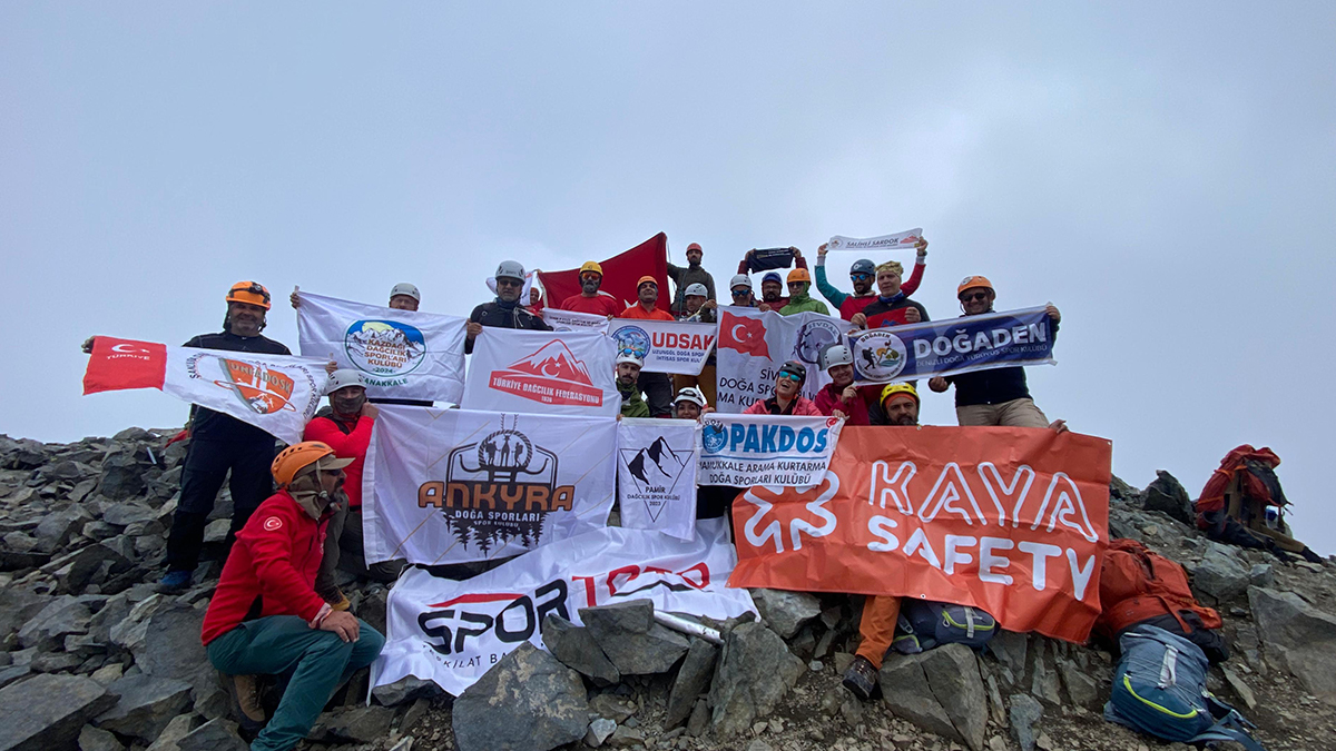 Şanlıurfalı dağcı Kaçkar'ın zirvesine tırmandı!