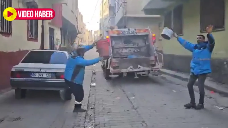 Şanlıurfa’da kendilerini müziğe kaptırdılar: Temizlik personellerinin halayı viral oldu