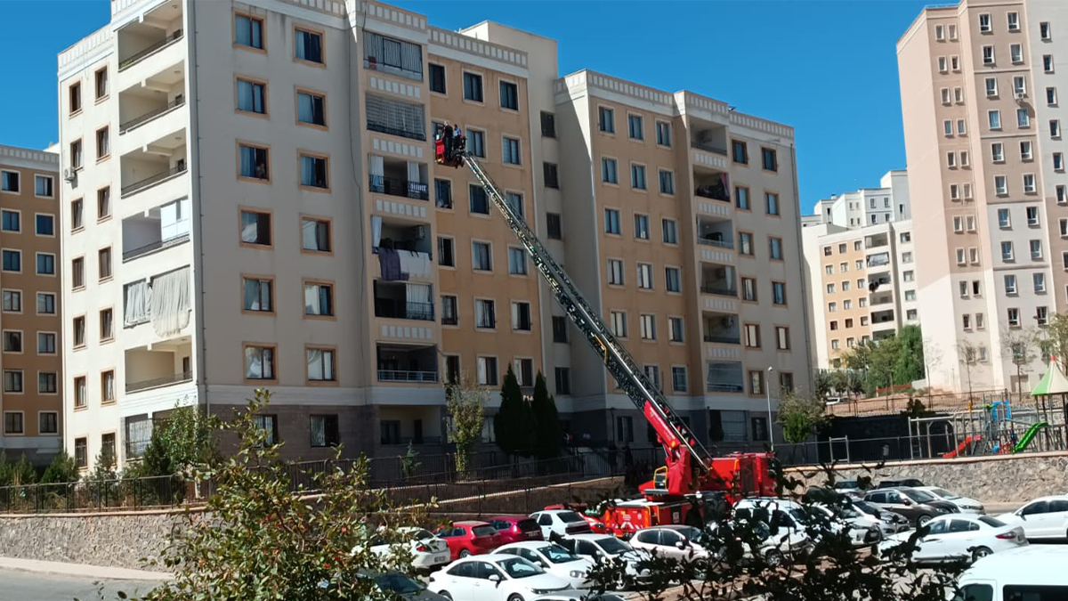 Şanlıurfa'da çocuklarını komşuya bırakıp canına kıymak istedi