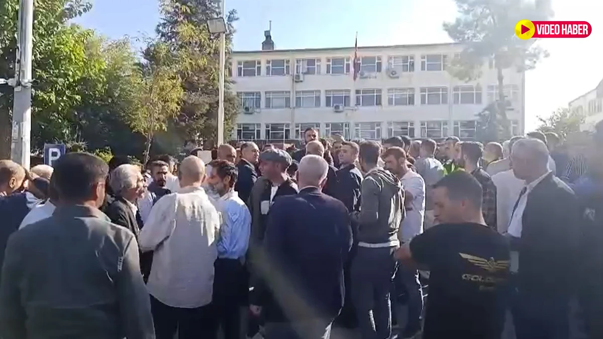 Şanlıurfa'da fıstık tarlasında ölü bulunmuştu: Yaşlı adam için kaymakamlık önünde protesto