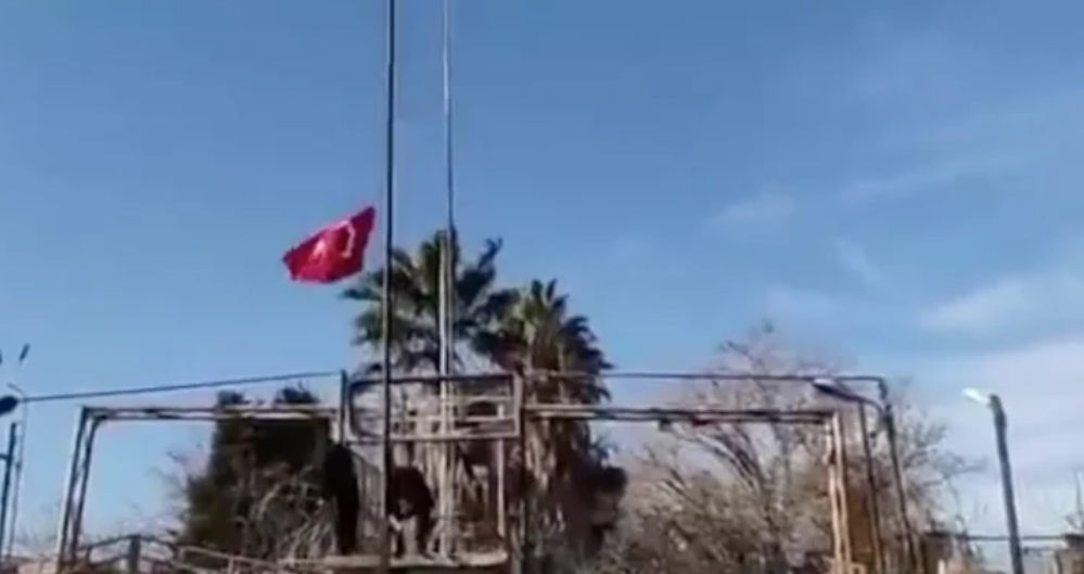 Türk Bayrağı'na saldırı... DEM Parti'den açıklama: Saygısızlık!