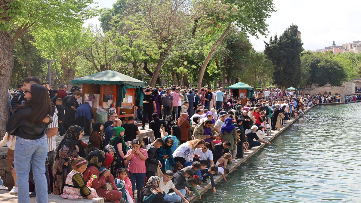 Bayram tatili Şanlıurfa’ya yaradı! Göbeklitepe, Balıklıgöl, Halfeti...