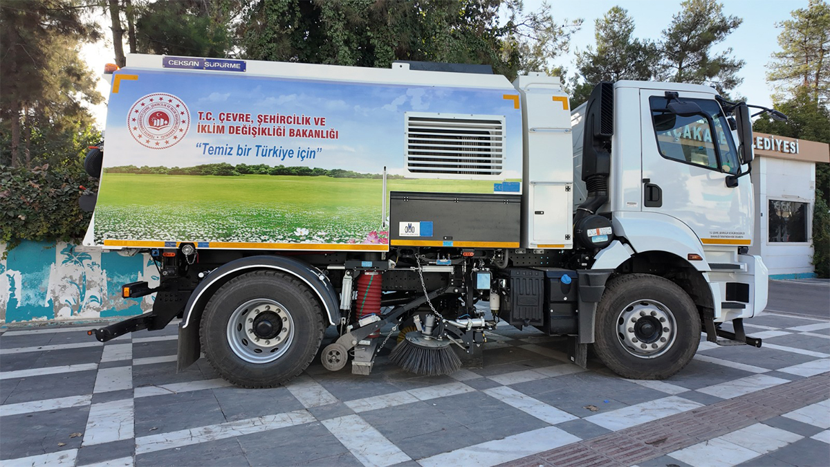 Akçakale Belediyesi temizlik filosuna yeni araç takviyesi