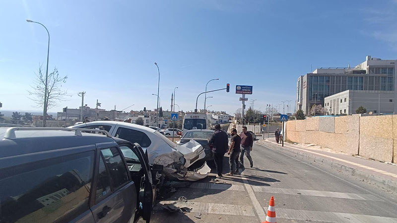 Şanlıurfa’da hastane önünde feci kaza! Yaralılar var