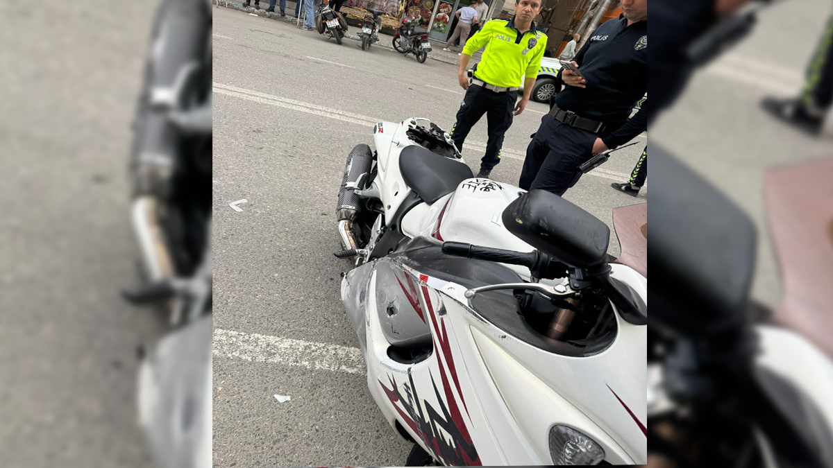 Şanlıurfa'da ticari taksi ile motosiklet çarpıştı: 1 ağır yaralı