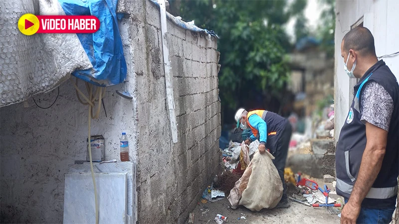 Şanlıurfa’da küçücük evden 3 kamyon çöp çıktı